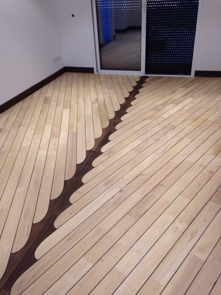 Solid robinia flooring - Design made by the client